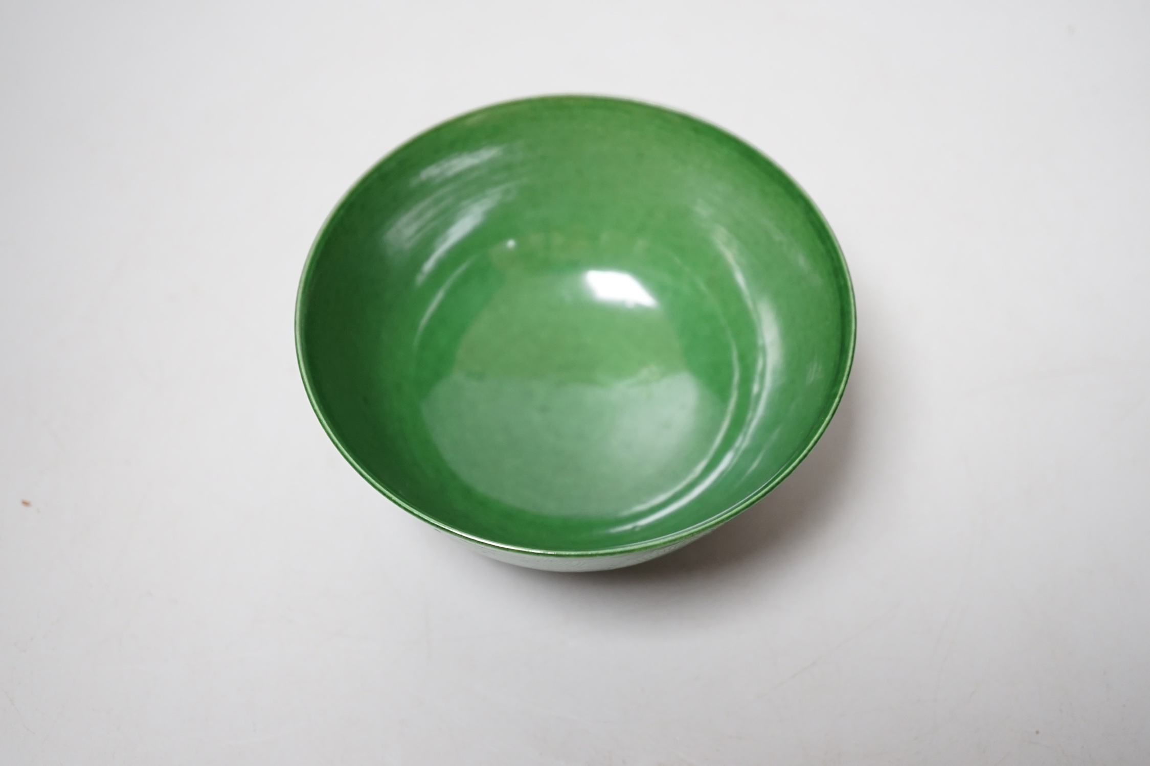 A Chinese green glazed ‘dragon’ tea bowl, 10cm diameter